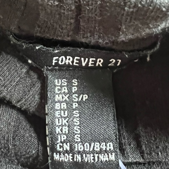 🌸FOREVER 21 BLACK MOCKNECK RIBBED LONG SLEEVE SWEATER WITH CUT OUT SIZE SMALL - Picture 5 of 5